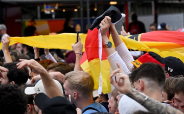 A házigazda németek sima sikerével rajtolt a torna