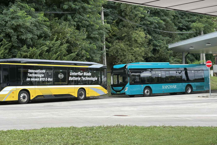 Magyar város, ahol 100 százalékban elektromos járművekkel biztosítják a tömegközlekedést, és önvezető autóbusz jár